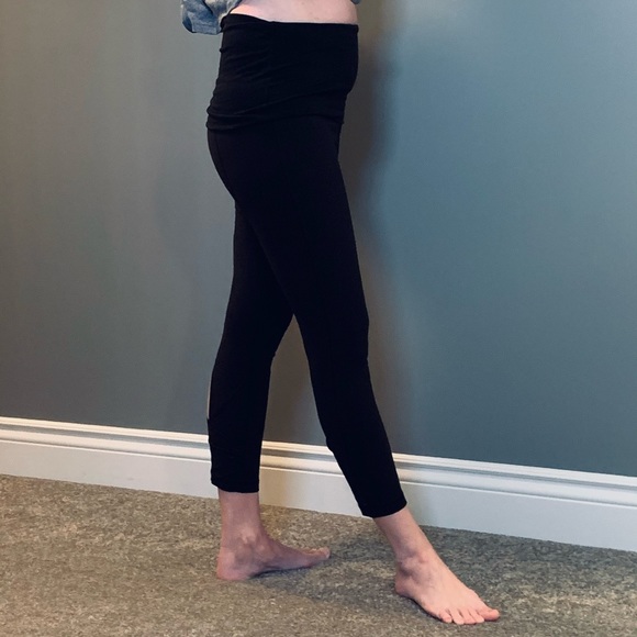 Lululemon fold waist with ankle detail - Picture 9 of 10